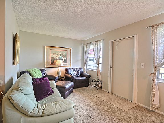 3rd image of 73 Royal Oak Ct