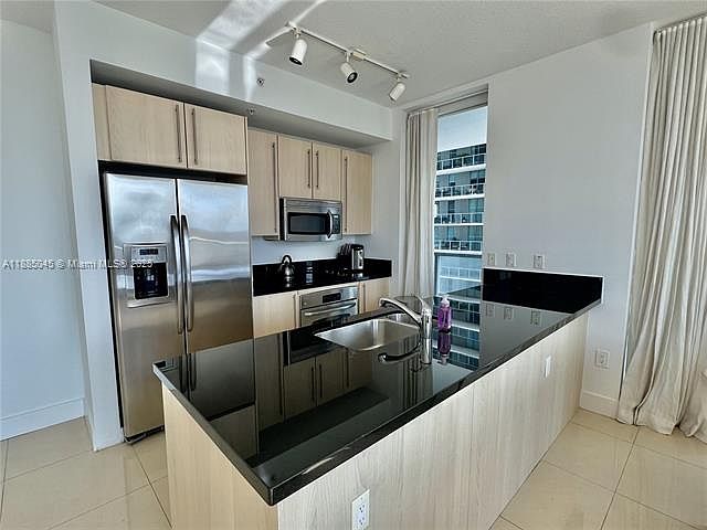 1st image of 1111 SW 1st Ave #1914