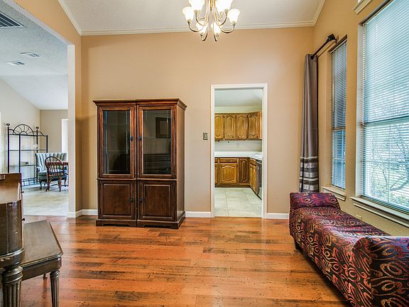5th image of 8109 Lake Bend Dr