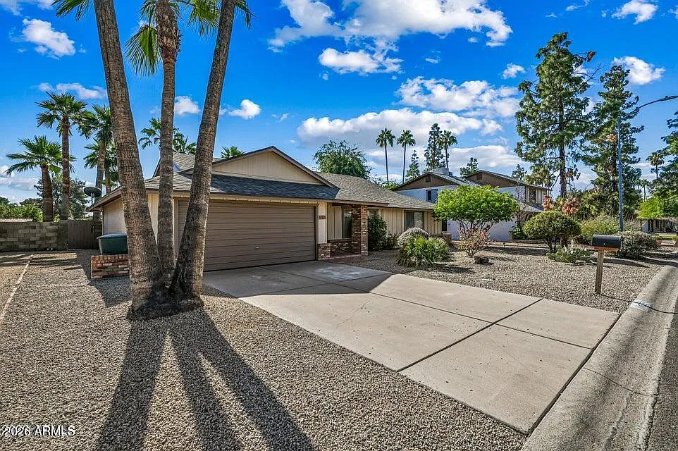 4 bed, 2.0 bath, 2080 sqft, $2,850 — Photo 3