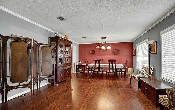 3 bed, 2765 sqft, $2,500 — Photo 3