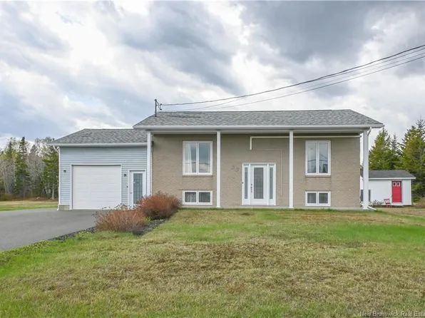 33 De La Baie St, Maisonnette, NB E8N 2A9