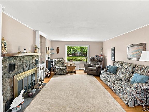 4th image of 297 Maple Avenue
