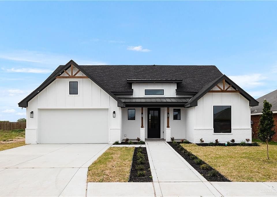 1st image of 923 Thomas Ln
