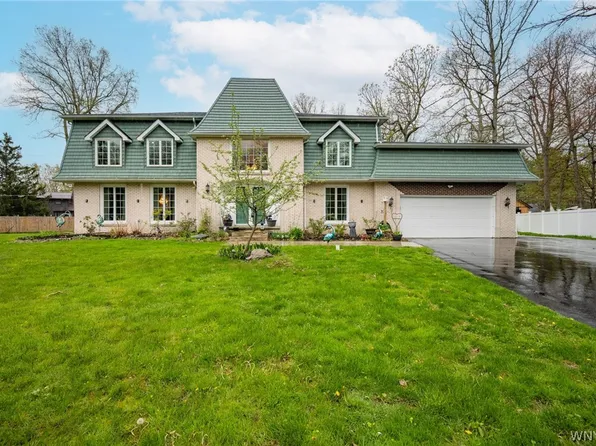 23 Fennec Ln, East Amherst, NY 14051