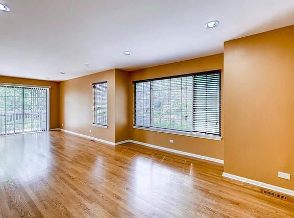 4th image of 1598 N Saint Marks Pl