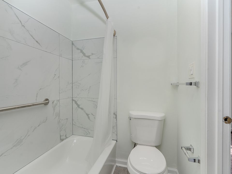1st image of 705 Glenshire Dr