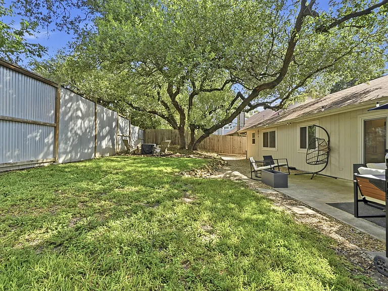 7806 Lowdes Dr — Photo 24