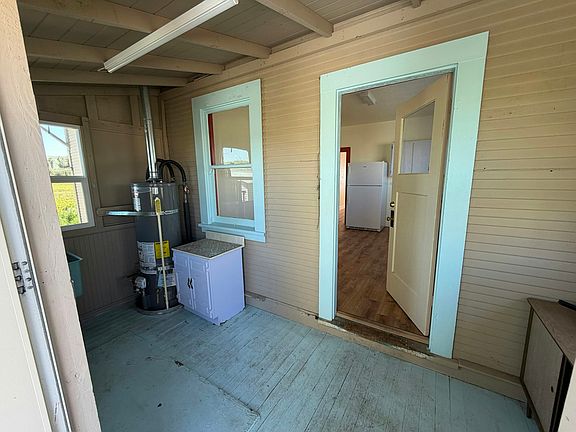 3rd image of 190 Comstock Rd