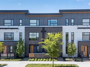 833 E 77th St SW, Calgary, AB T3H4X6