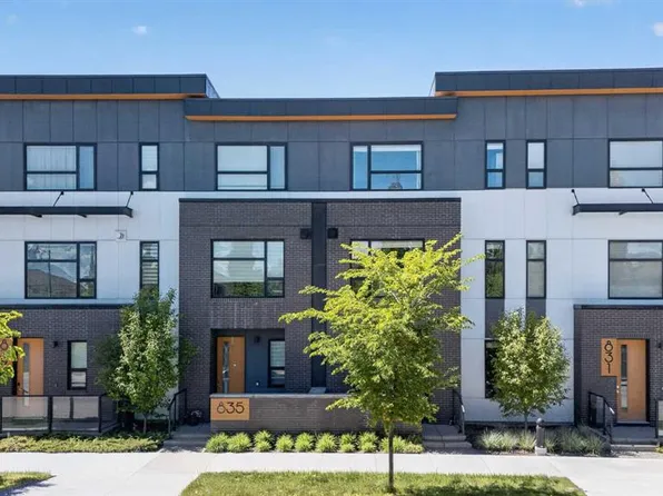 833 E 77th St SW, Calgary, AB T3H 4X6