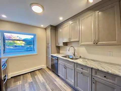 529 Harbor View Ct — Photo 8