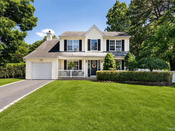4 Redbud Court, Middle Island, NY 11953