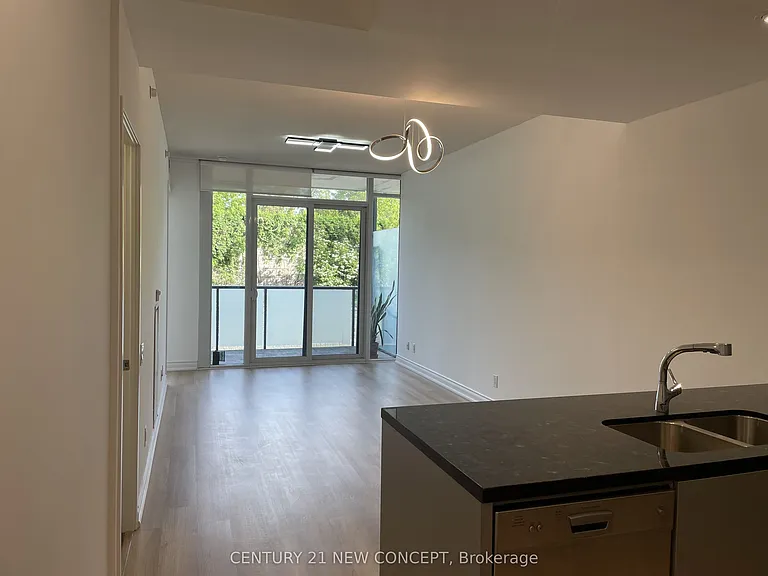 90 Park Lawn Rd #215 — Photo 6