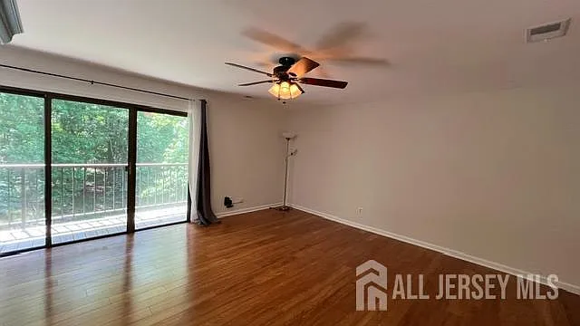 140 Wyndham Pl — Photo 4