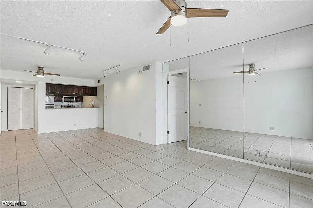 2 bed, 2.0 bath, 835 sqft, $1,550 — Photo 3