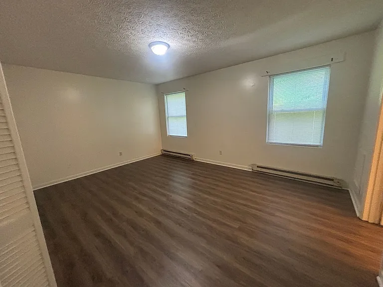 5604 Thornspring Apartments — Photo 6