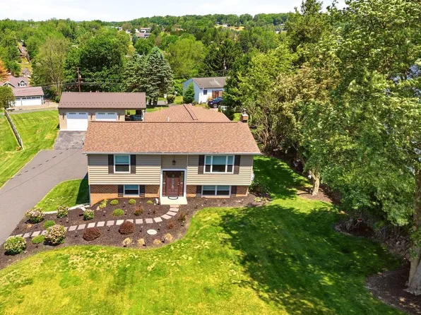 706 S Shawnee Dr, Auburn, PA 17922