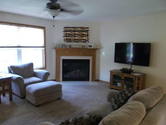 3rd image of 207 W Willow St