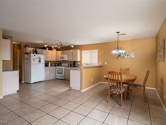4th image of 8354 Silverdale Ave