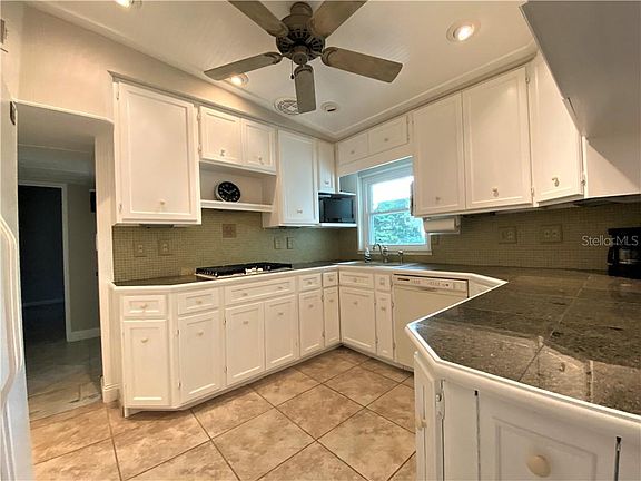 3rd image of 1831 Willow Ln
