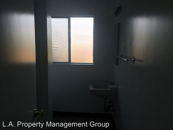 2nd image of 9433 Crenshaw Blvd APT 4