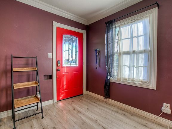 5th image of 7829 Milna Ave