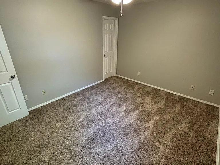 3320 N Detroit Ave — Photo 20