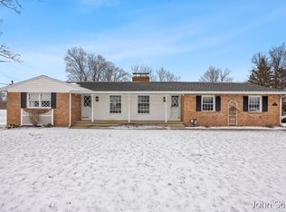 2145 Bauer Rd, Jenison, MI 49428