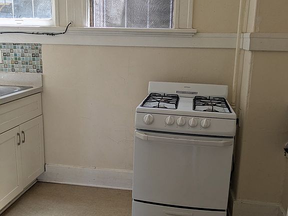 5th image of 1006 Jefferson St APT P