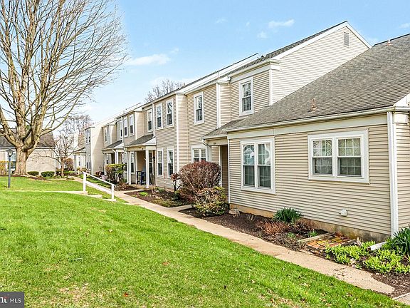3rd image of 1524 Cambridge Ct #U-0209