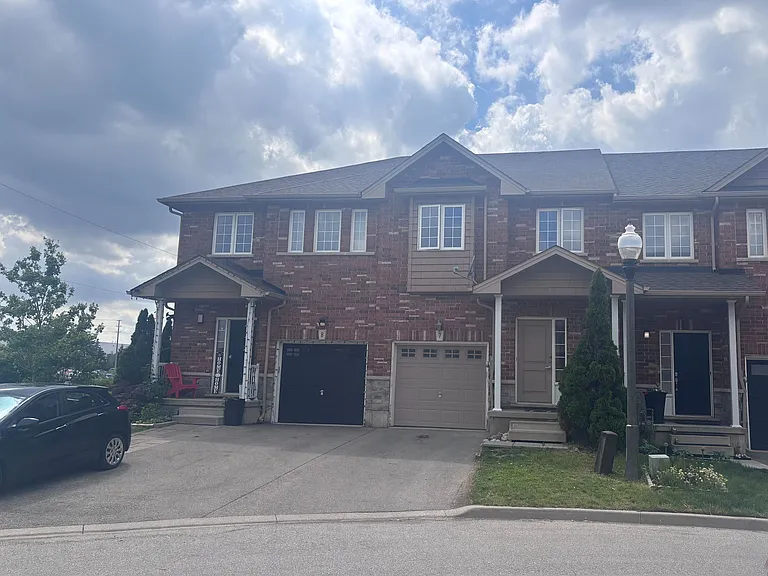 45 Seabreeze Cres #7 — Photo 3