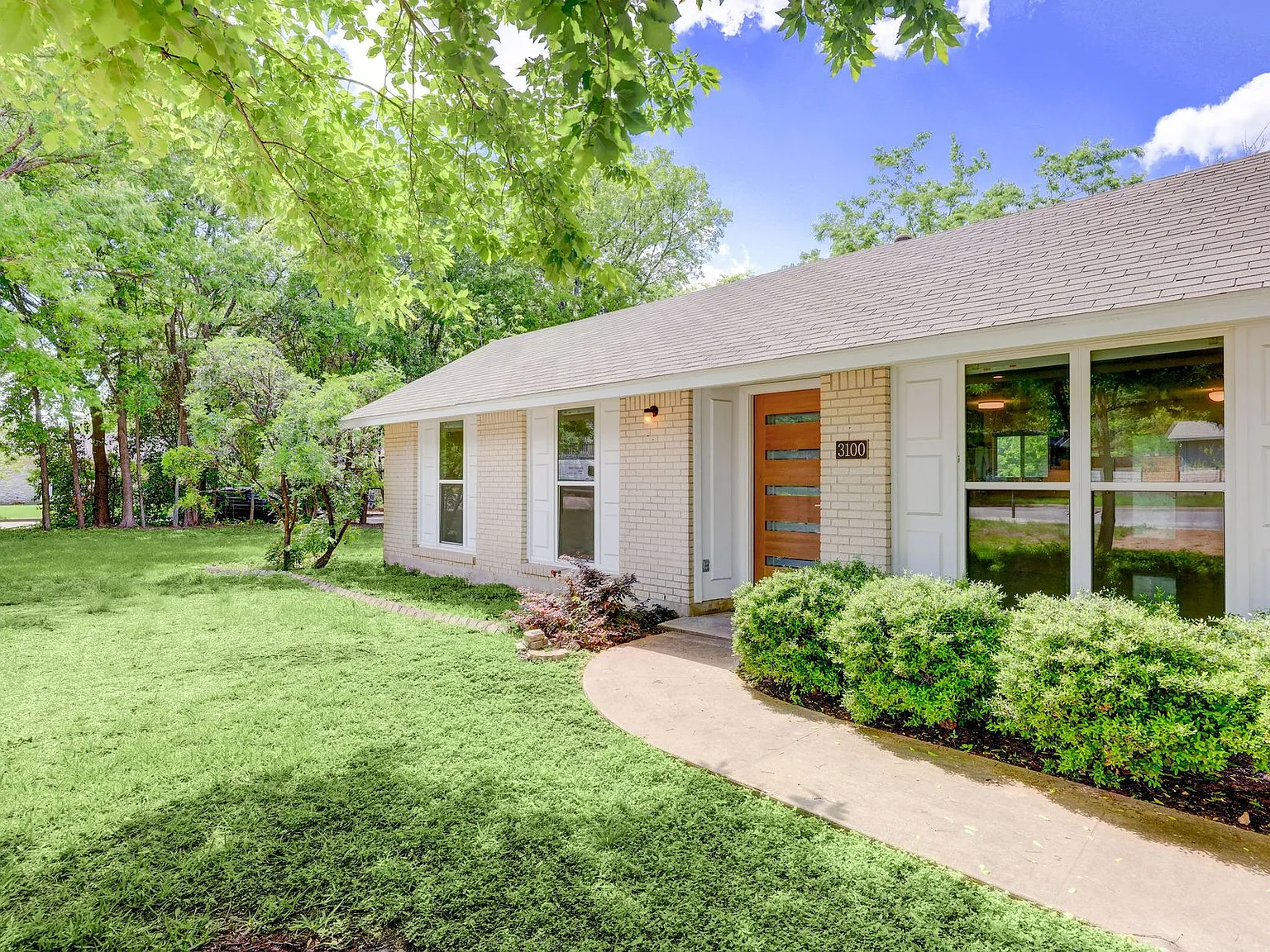 Fabulous Rental in Trendy South Austin Location — Photo 1