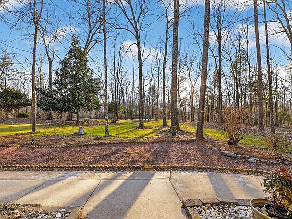 4th image of 105 Woodcrest Dr