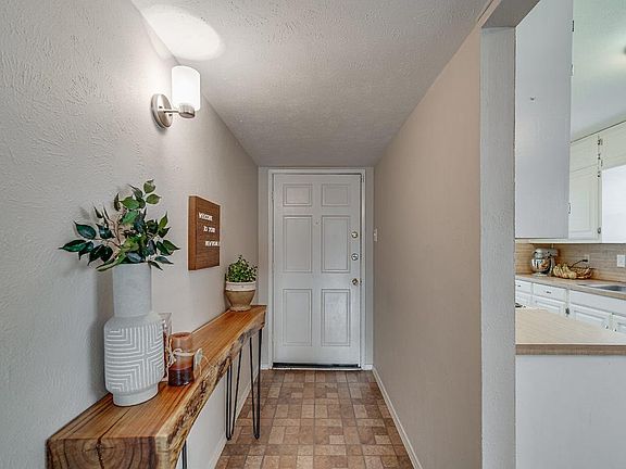 3rd image of 6405 Briarknoll Dr