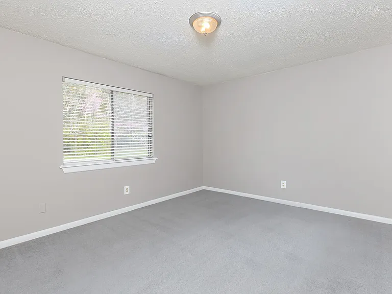 Hickory View Apartments — Photo 24