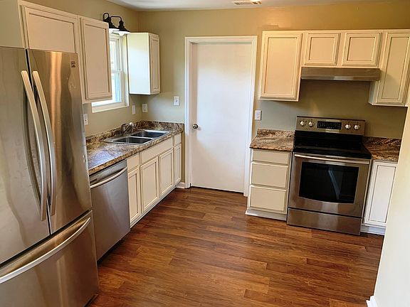 3rd image of 3504 Shady Brook Dr