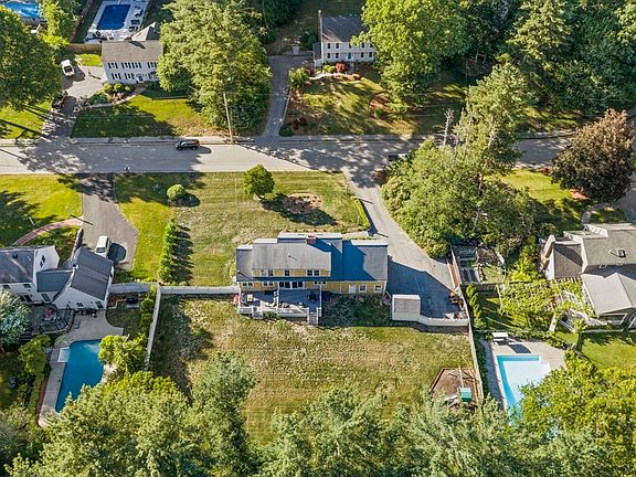 3rd image of 114 Longwater Dr