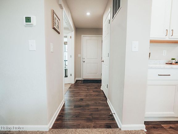 5th image of 398 Birchwood Dr