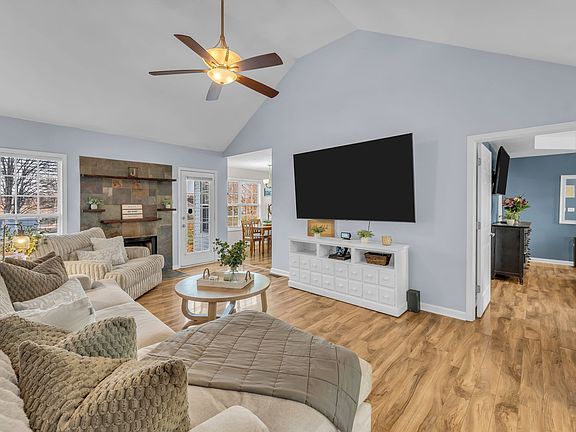 5th image of 1085 Heatherwood Rd