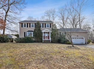 10 Bayberry Ln, Randolph, MA 02368