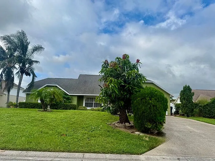 4 bed, 2.0 bath, 1624 sqft, $2,300 — Photo 2
