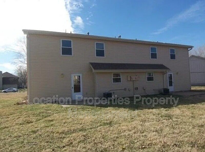 2nd image of 740 S Avalon Cir #1