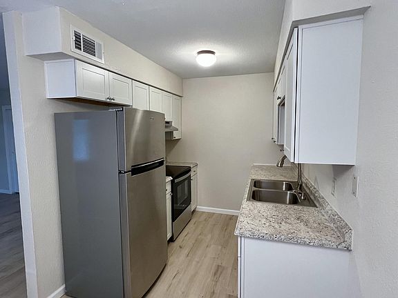 2nd image of 130 Rhode Island St SE #D