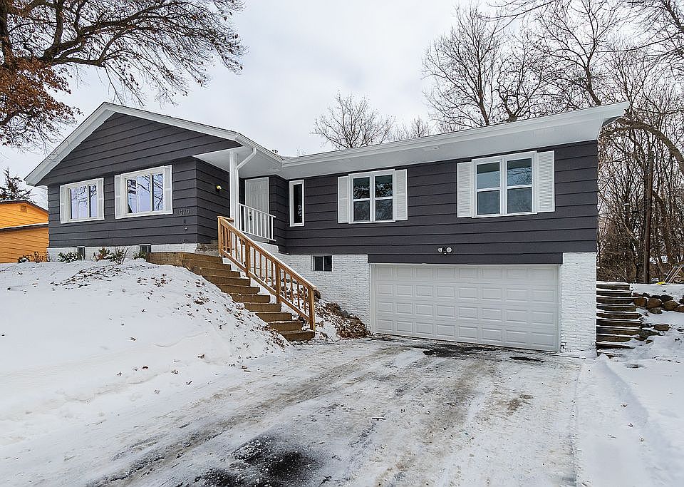 1st image of 13717 Wellington Cres