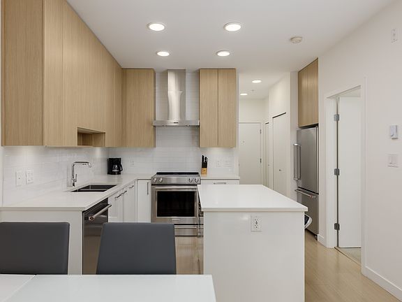 2nd image of 5460 Broadway #212
