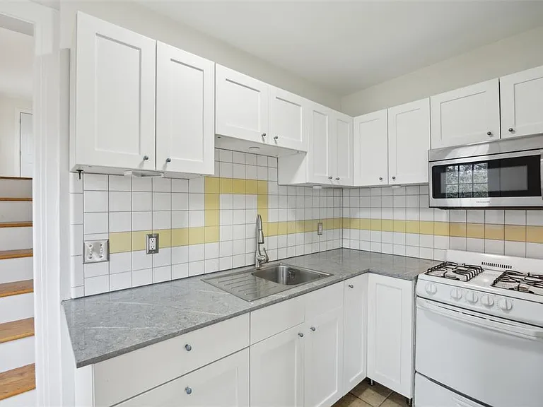 1134 Woodlawn Ave #A — Photo 6