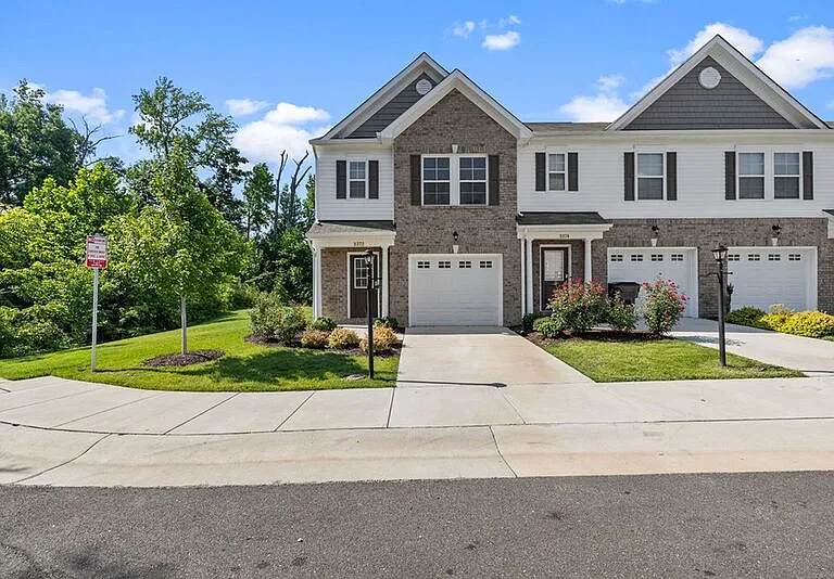 3372 Dewsberry Ln — Photo 3