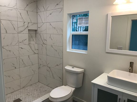 5th image of 18556-18558 Hart St #18556-1/2