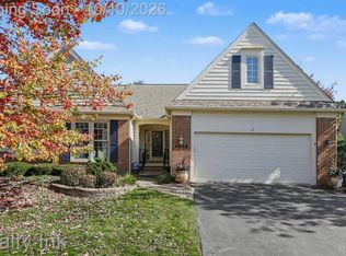 4646 Roundtree Dr, Brighton, MI 48116
